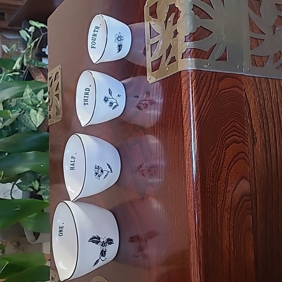 💮Rae Dunn Measuring Cups - Picture 2 of 11